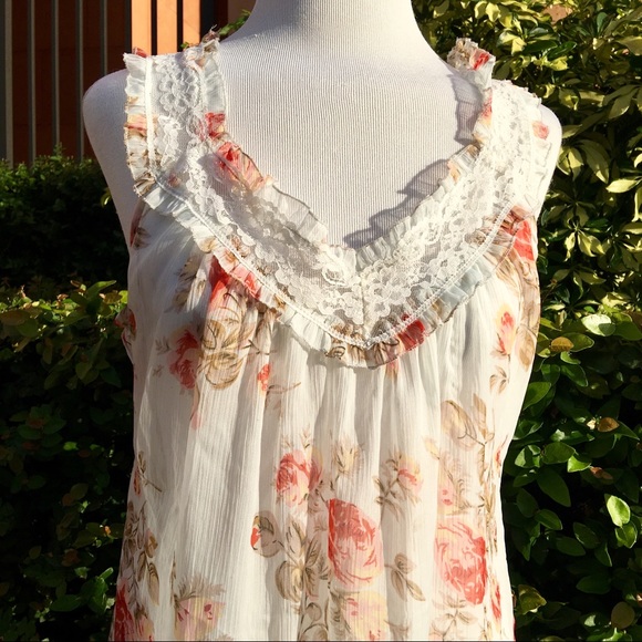 Lacey Rose Print Tank Top - Picture 2 of 5